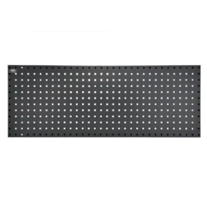 Tablero perforado ShineMate de pared para organización en centros de detailing automotriz.